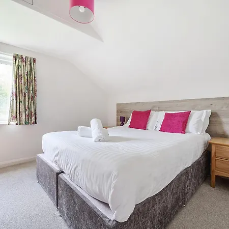 Yew - Woodland * Bowness-on-Windermere